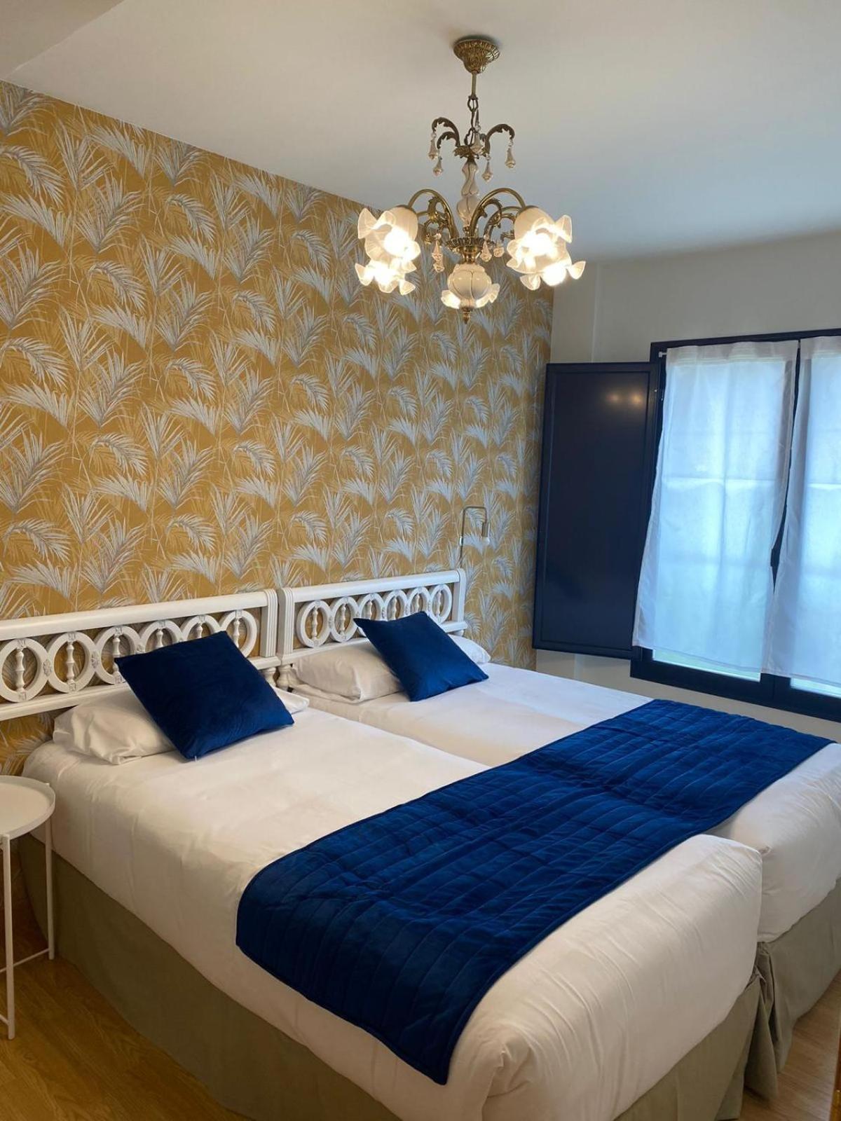 Apartamentos Palacio Azcarate Calle Calvario 仕格莱 外观 照片