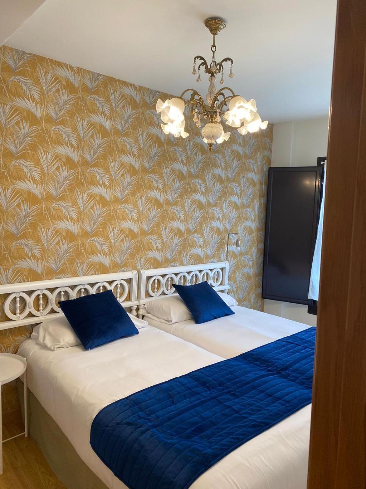 Apartamentos Palacio Azcarate Calle Calvario 仕格莱 外观 照片