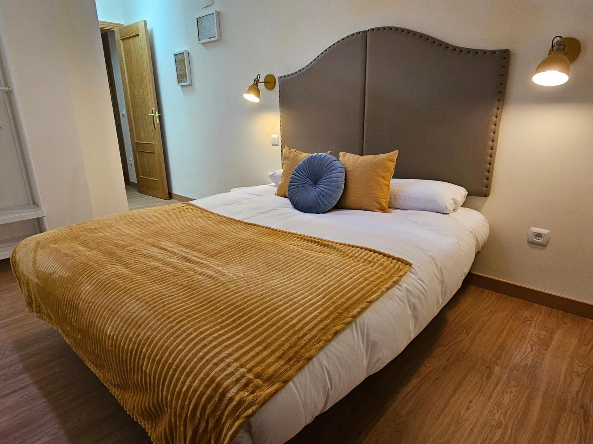 Apartamentos Palacio Azcarate Calle Calvario 仕格莱 外观 照片